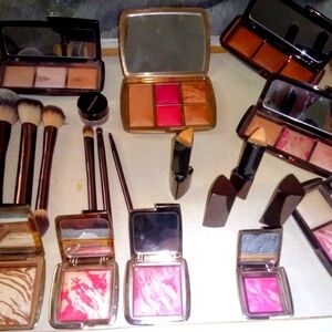 Cosmetic and skincare samples